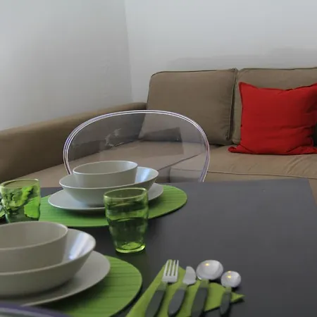 Pluto House Апартаменты Милан